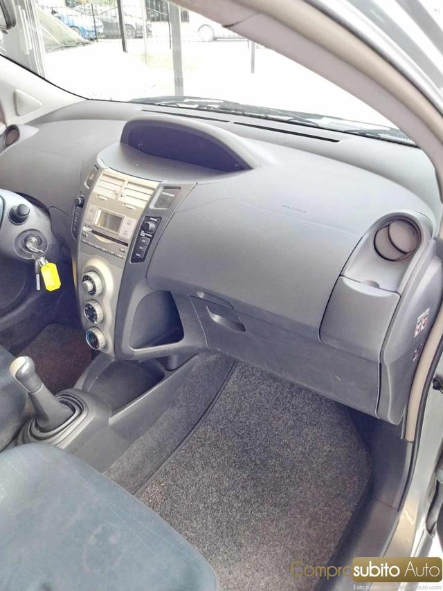 TOYOTA Yaris usata 13