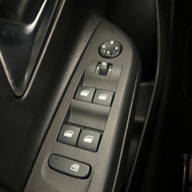 OPEL Corsa usata, con Autoradio digitale