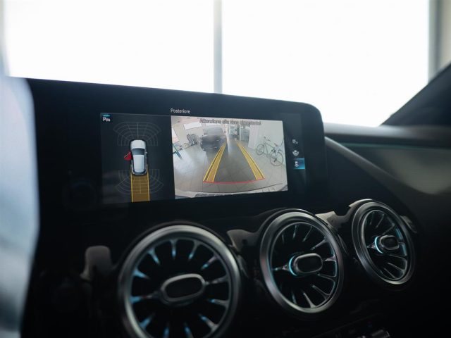 MERCEDES-BENZ GLA 180 usata, con Sistema di navigazione