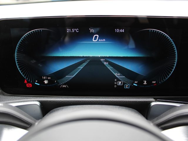 MERCEDES-BENZ GLB 180 usata, con Luci diurne LED
