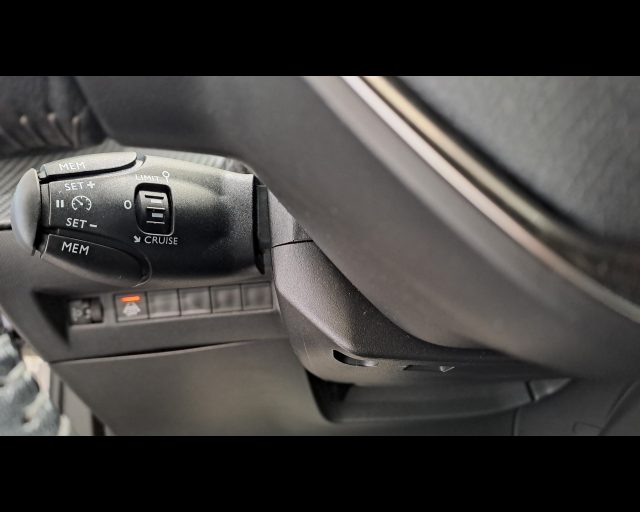 PEUGEOT 2008 usata, con Autoradio digitale