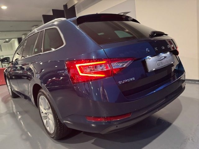SKODA Superb usata, con Alzacristalli elettrici
