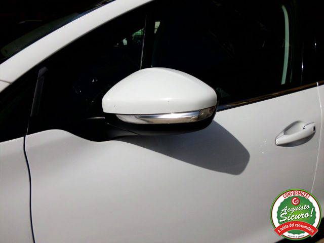 PEUGEOT 2008 usata, con Autoradio digitale