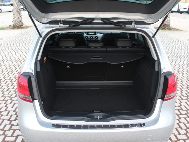 MERCEDES-BENZ B 180 usata, con Airbag testa