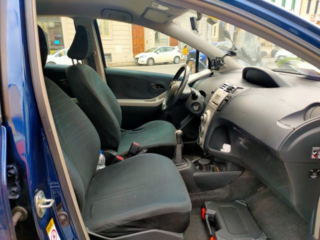 TOYOTA Yaris usata, con Specchietti laterali elettrici