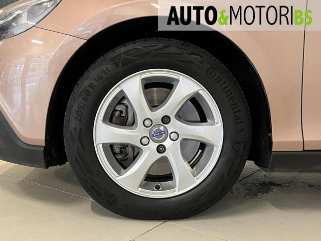 VOLVO V40 Cross Country usata, con Cerchi in lega