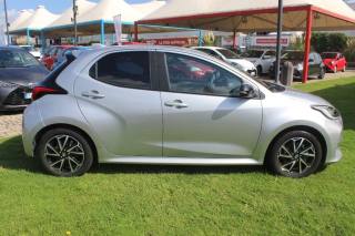 TOYOTA Yaris usata, con Fari LED