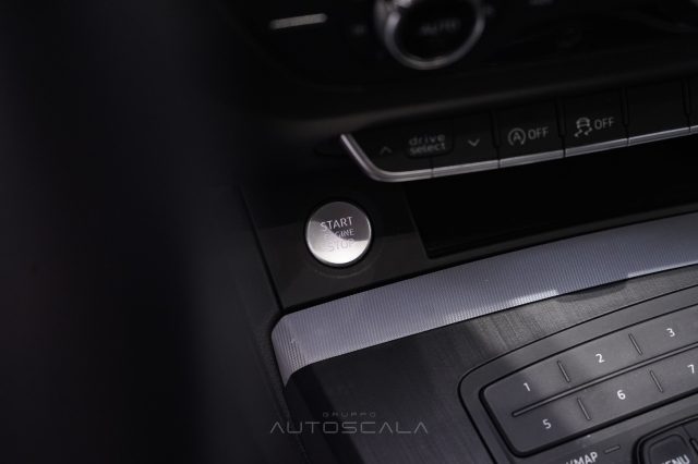 AUDI Q5 usata, con Volante in pelle