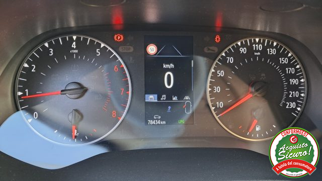 RENAULT Captur usata, con Autoradio