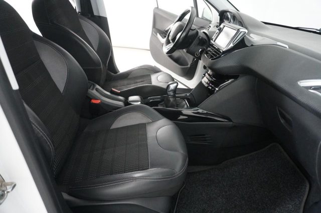 PEUGEOT 2008 usata, con Controllo automatico clima