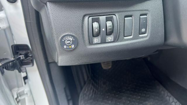 RENAULT Clio usata, con Telecamera per parcheggio assistito