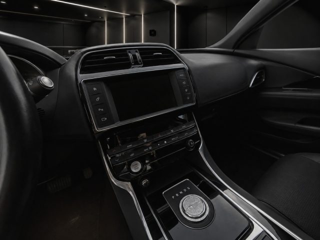 JAGUAR XE usata, con Cerchi in lega