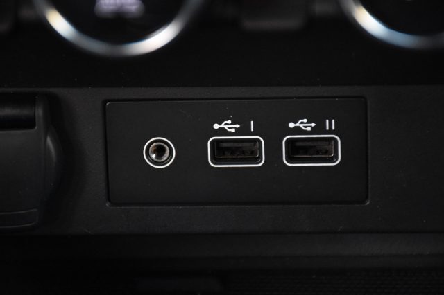 MITSUBISHI Colt usata, con USB
