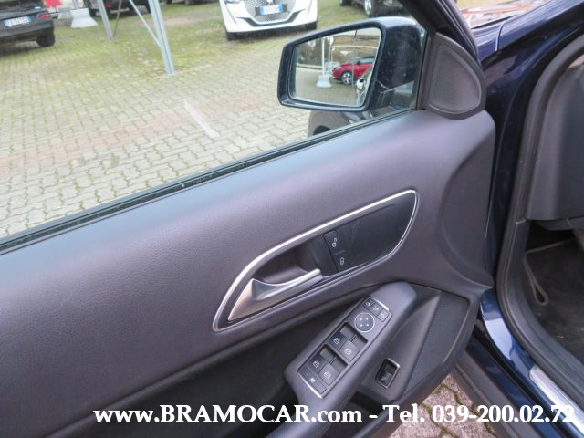 MERCEDES-BENZ GLA 180 usata, con Controllo automatico clima