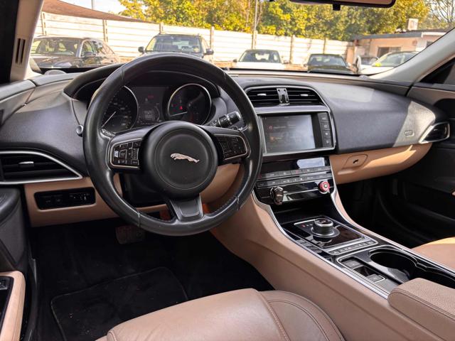 JAGUAR XE usata, con Cerchi in lega