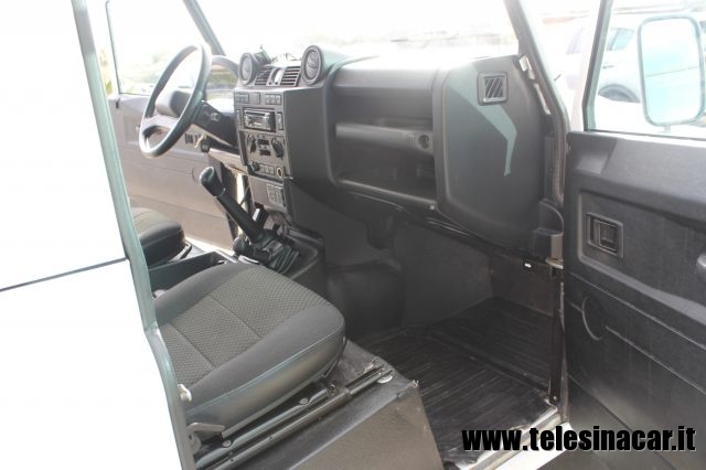 LAND ROVER Defender usata 17