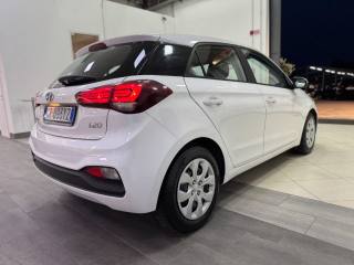 HYUNDAI i20 usata 29
