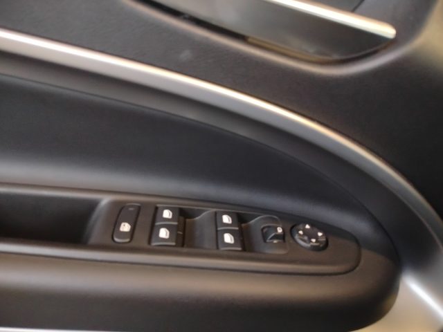 JEEP Avenger usata, con Autoradio digitale