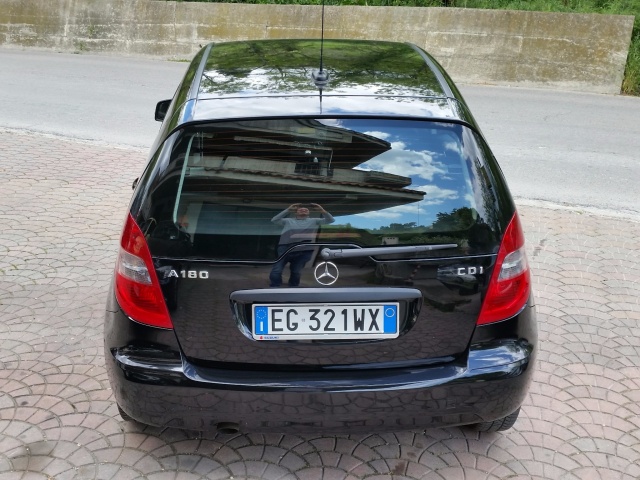 MERCEDES-BENZ A 180 usata, con Alzacristalli elettrici