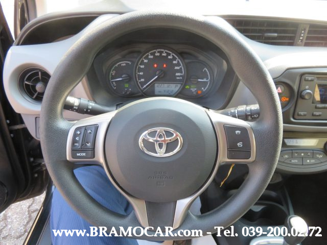 TOYOTA Yaris usata, con Servosterzo