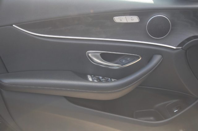 MERCEDES-BENZ E 200 usata, con Fari Xenon