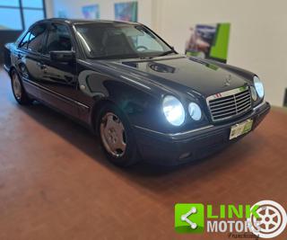 MERCEDES-BENZ E 200 usata, con Fendinebbia