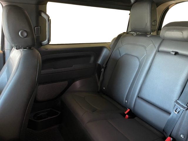 LAND ROVER Defender usata, con Autoradio digitale