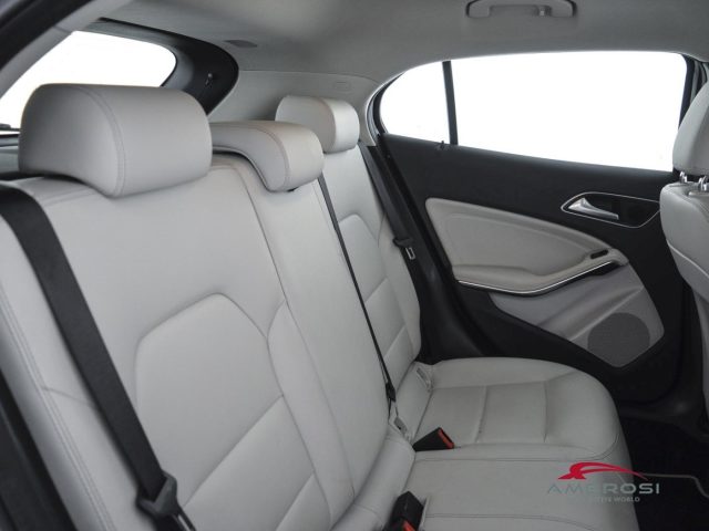 MERCEDES-BENZ GLA 180 usata 10