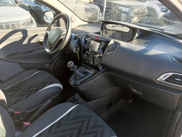 LANCIA Ypsilon usata, con USB