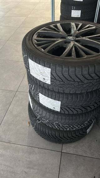 TOYOTA Yaris usata, con Sedile posteriore sdoppiato