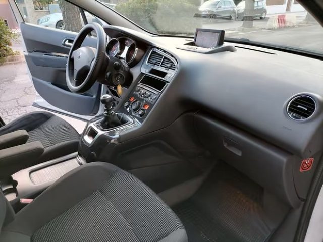 PEUGEOT 5008 usata, con Airbag laterali