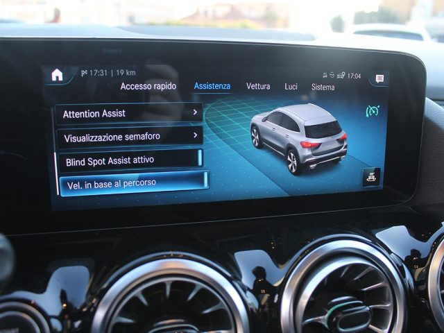 MERCEDES-BENZ GLA 220 usata, con Volante multifunzione