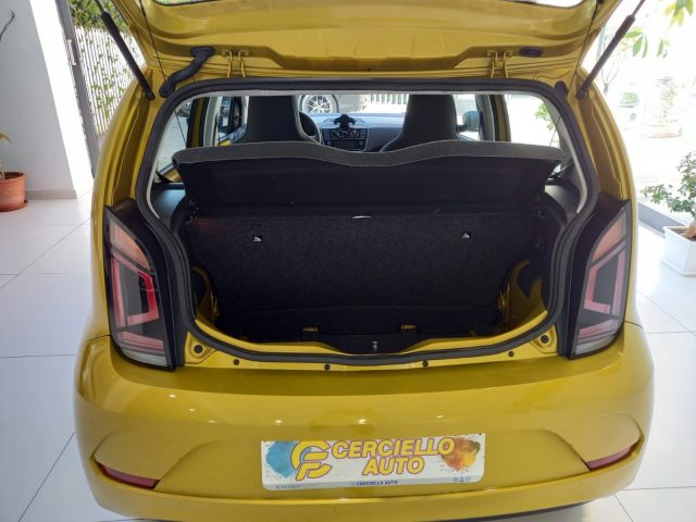 VOLKSWAGEN up! usata, con Autoradio