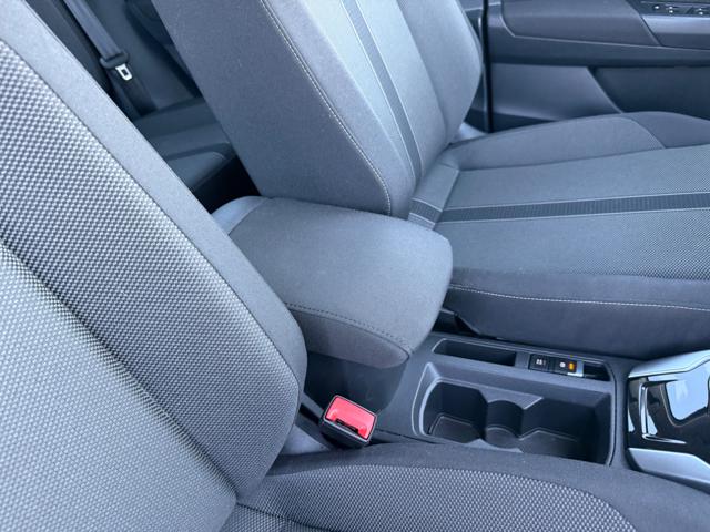 VOLKSWAGEN T-Roc usata, con Autoradio digitale