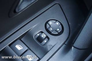 PEUGEOT 2008 usata, con Airbag testa
