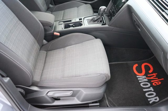 VOLKSWAGEN Passat Variant usata, con Sistema di chiamata d