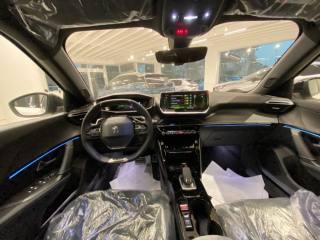 PEUGEOT 2008 usata, con Sensori di parcheggio anteriori