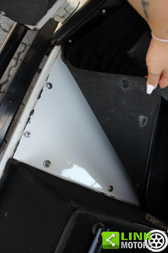 LAND ROVER Defender usata 15