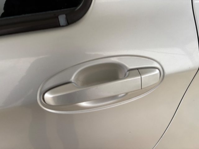 TOYOTA Yaris usata, con Kit antipanne