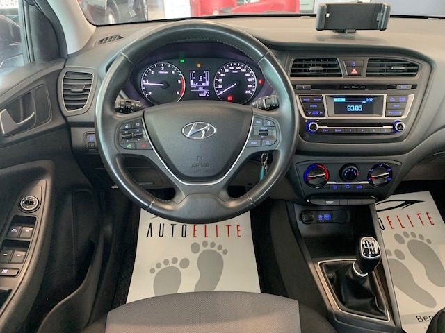 HYUNDAI i20 usata 9