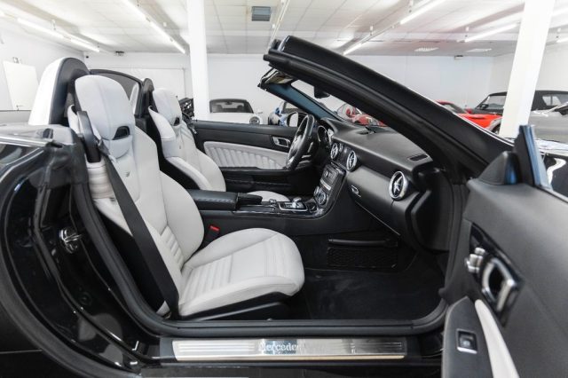MERCEDES-BENZ SLC 300 usata, con Autoradio