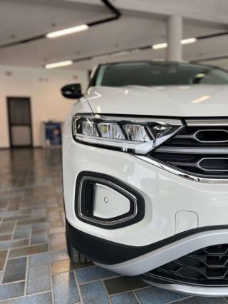 VOLKSWAGEN T-Roc usata, con Autoradio