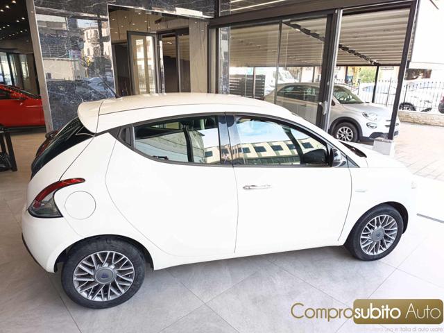 LANCIA Ypsilon usata, con Autoradio