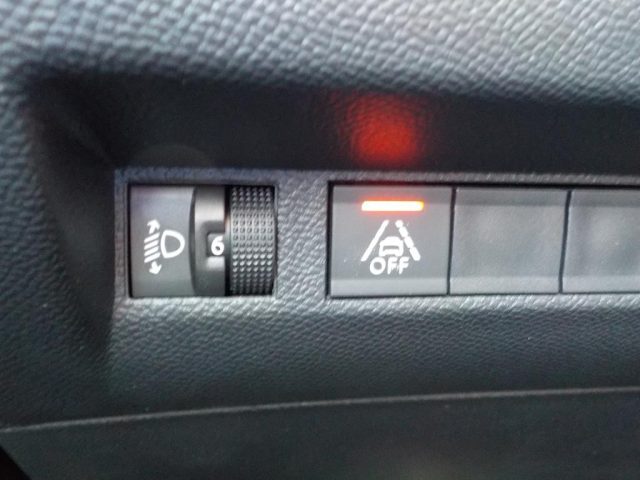 PEUGEOT 2008 usata, con Sedile posteriore sdoppiato
