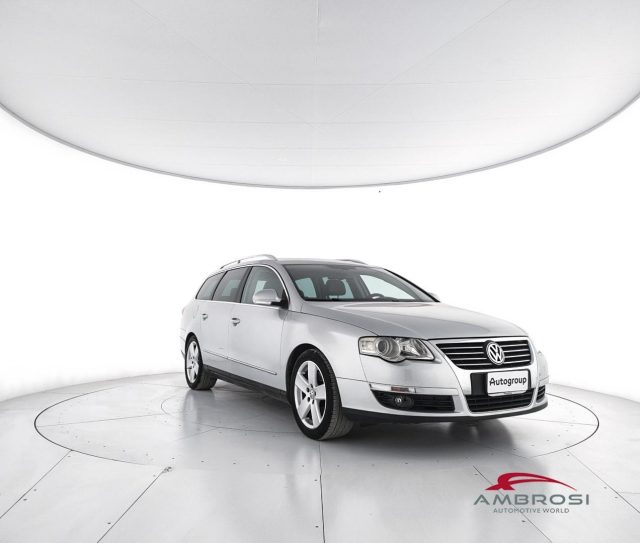 VOLKSWAGEN Passat usata 1