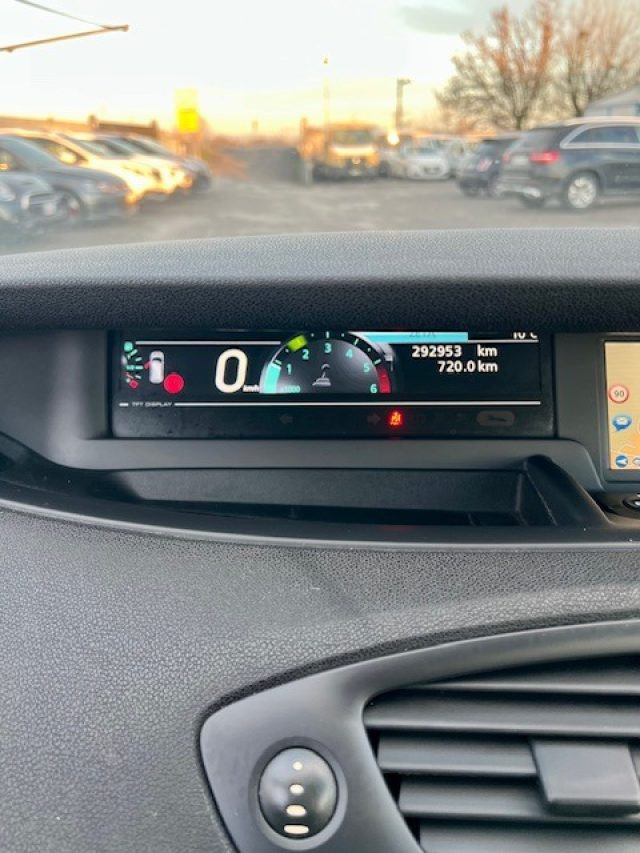 RENAULT Scenic usata, con Volante in pelle