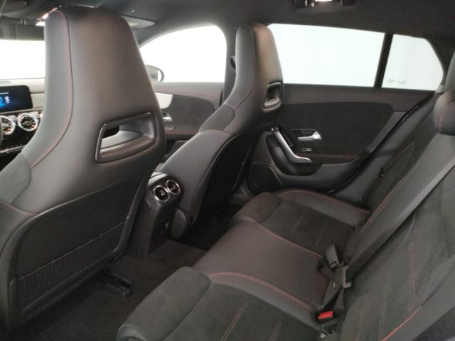 MERCEDES-BENZ CLA 180 usata, con Chiusura centralizzata