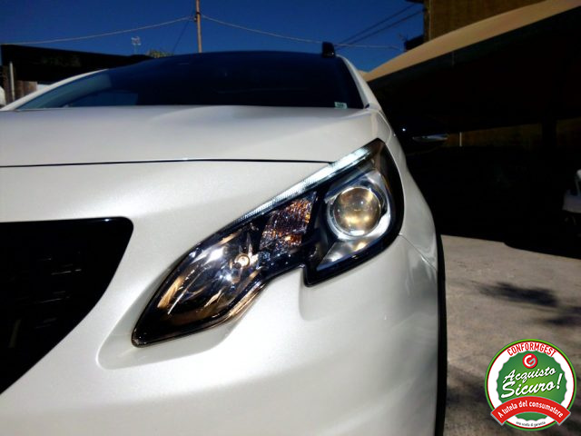 PEUGEOT 2008 usata, con Sensori di parcheggio posteriori
