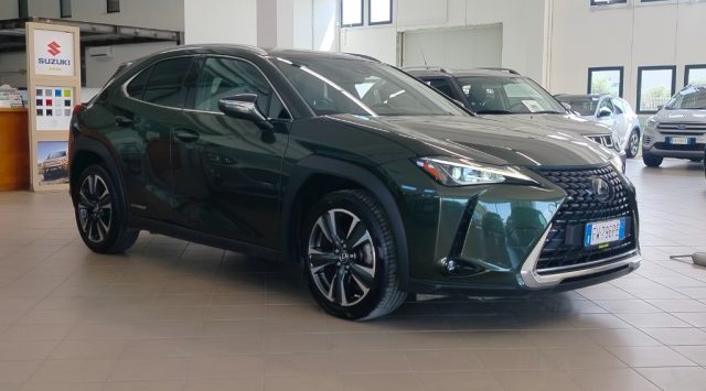 LEXUS UX 250h usata, con Autoradio