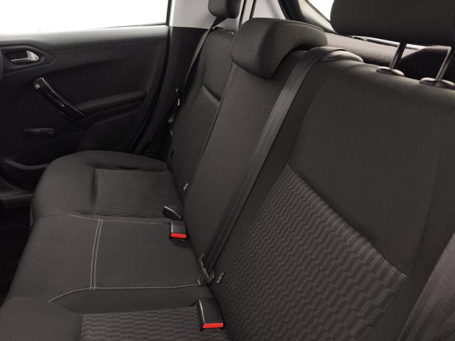 PEUGEOT 208 usata, con Sedile posteriore sdoppiato